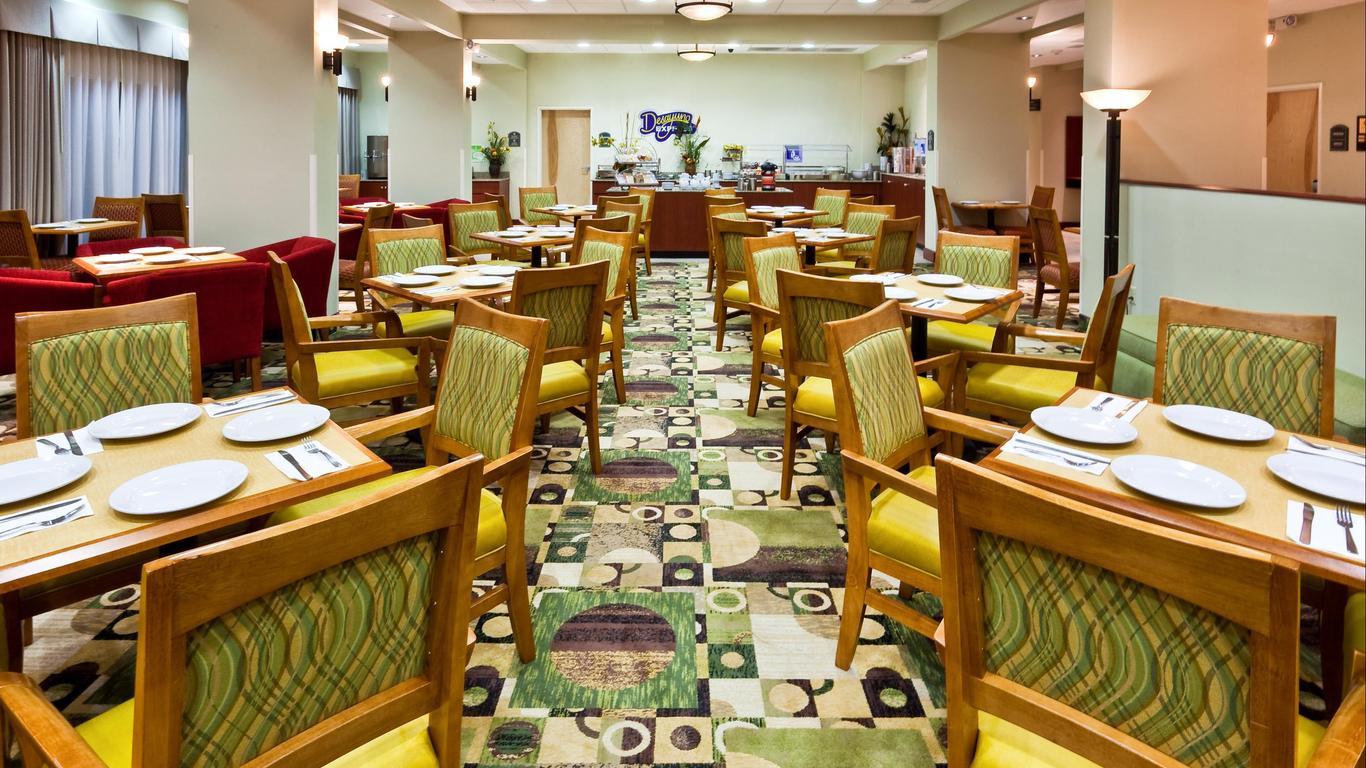 ฮอลิเดย์อินน์เอ็กซ์เพรสแอนด์สวีทส์ มอนเตร์เรย์แอร์โรปูเอโต บาย IHG