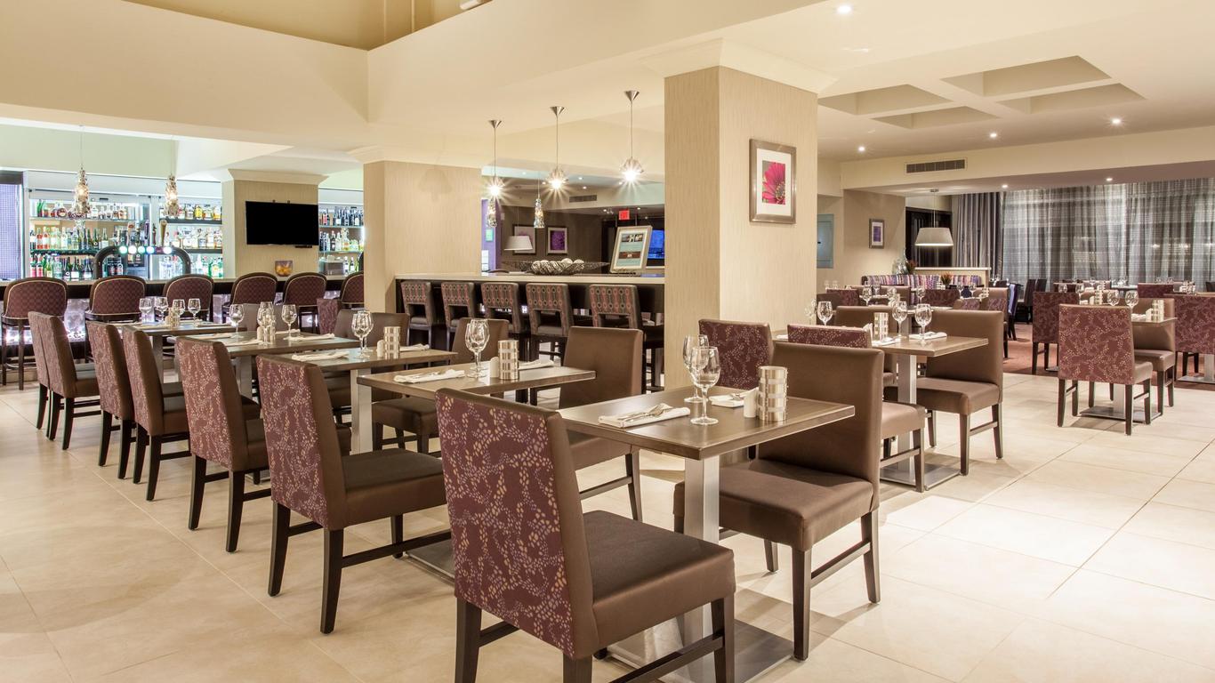 โรงแรม ฮอลิเดย์ อินน์ โตรอนโต - อินเตอร์เนชันแนล แอร์พอร์ต บาย IHG