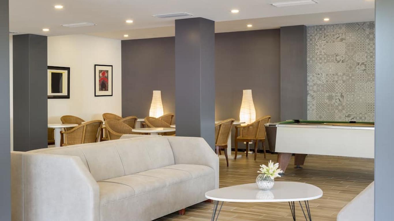 โรงแรม อะเมซอนาส