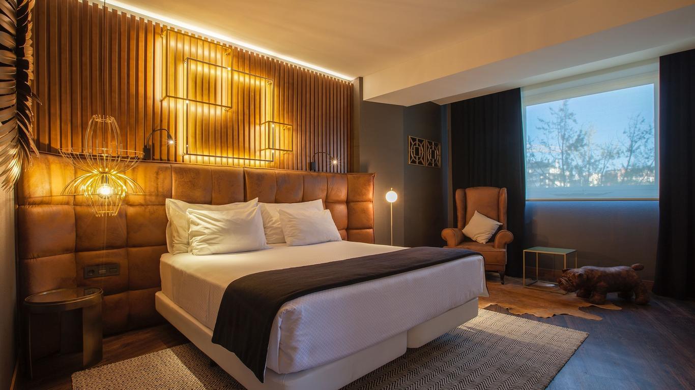โรงแรม Tres Reyes Pamplona