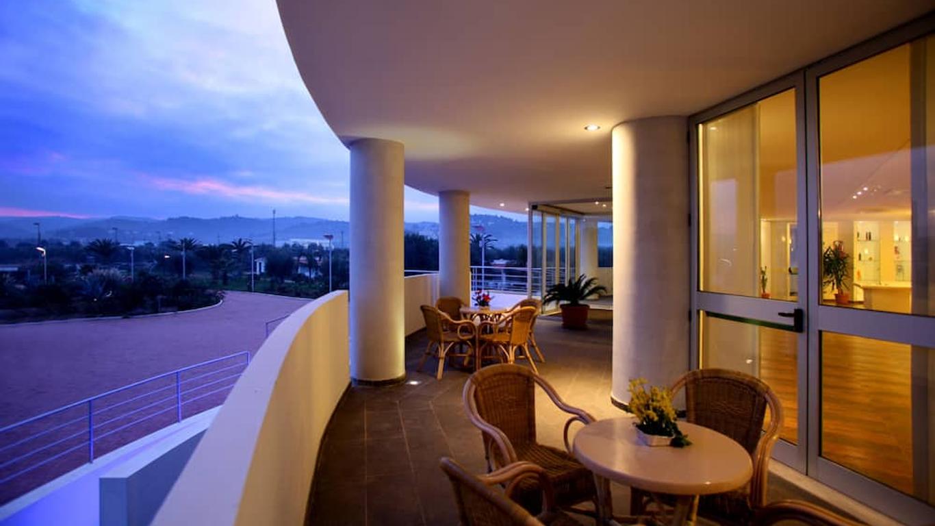 โรงแรมชาลี