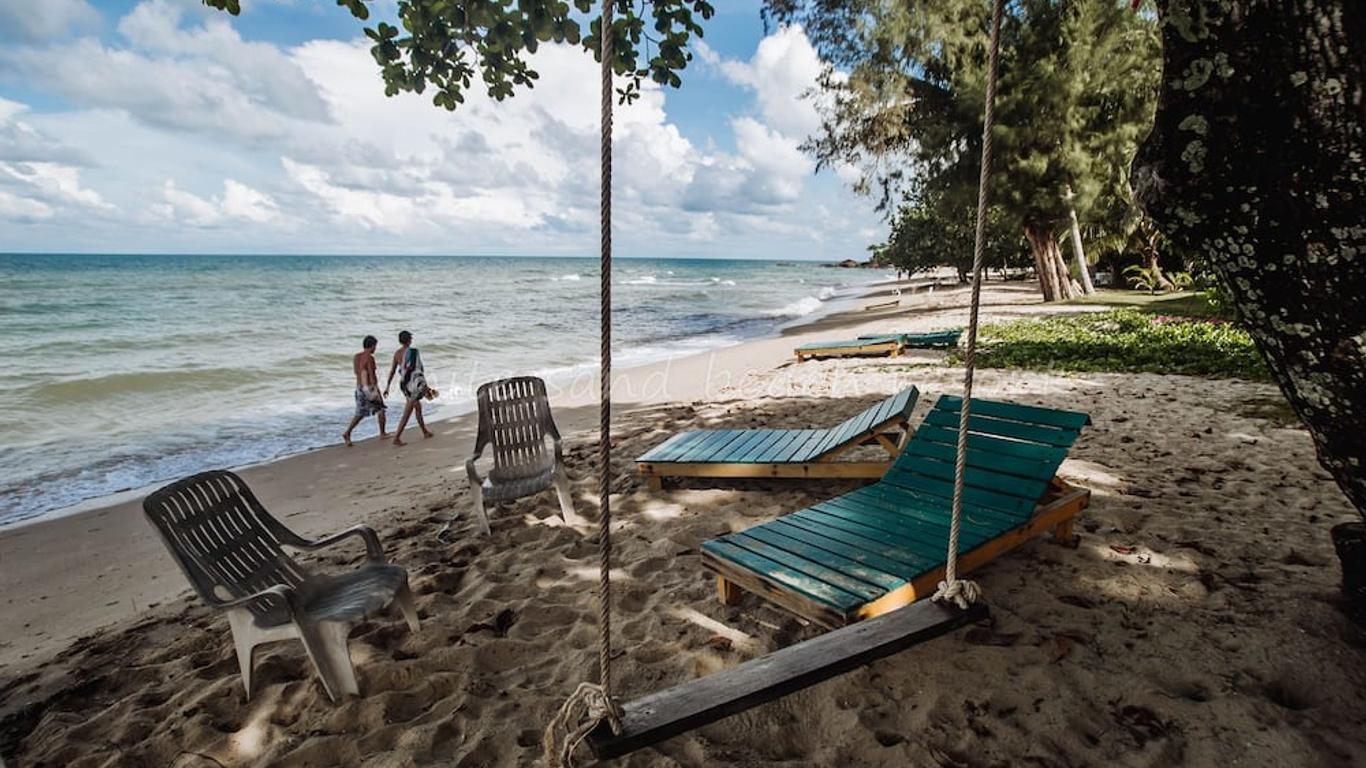 หาดทรายขาวรีสอร์ท