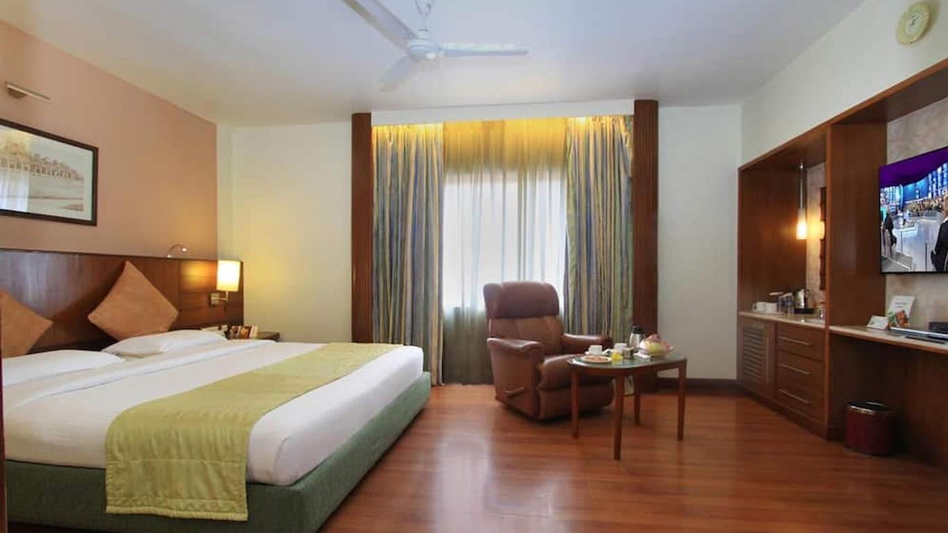 โรงแรม La Sara Grand