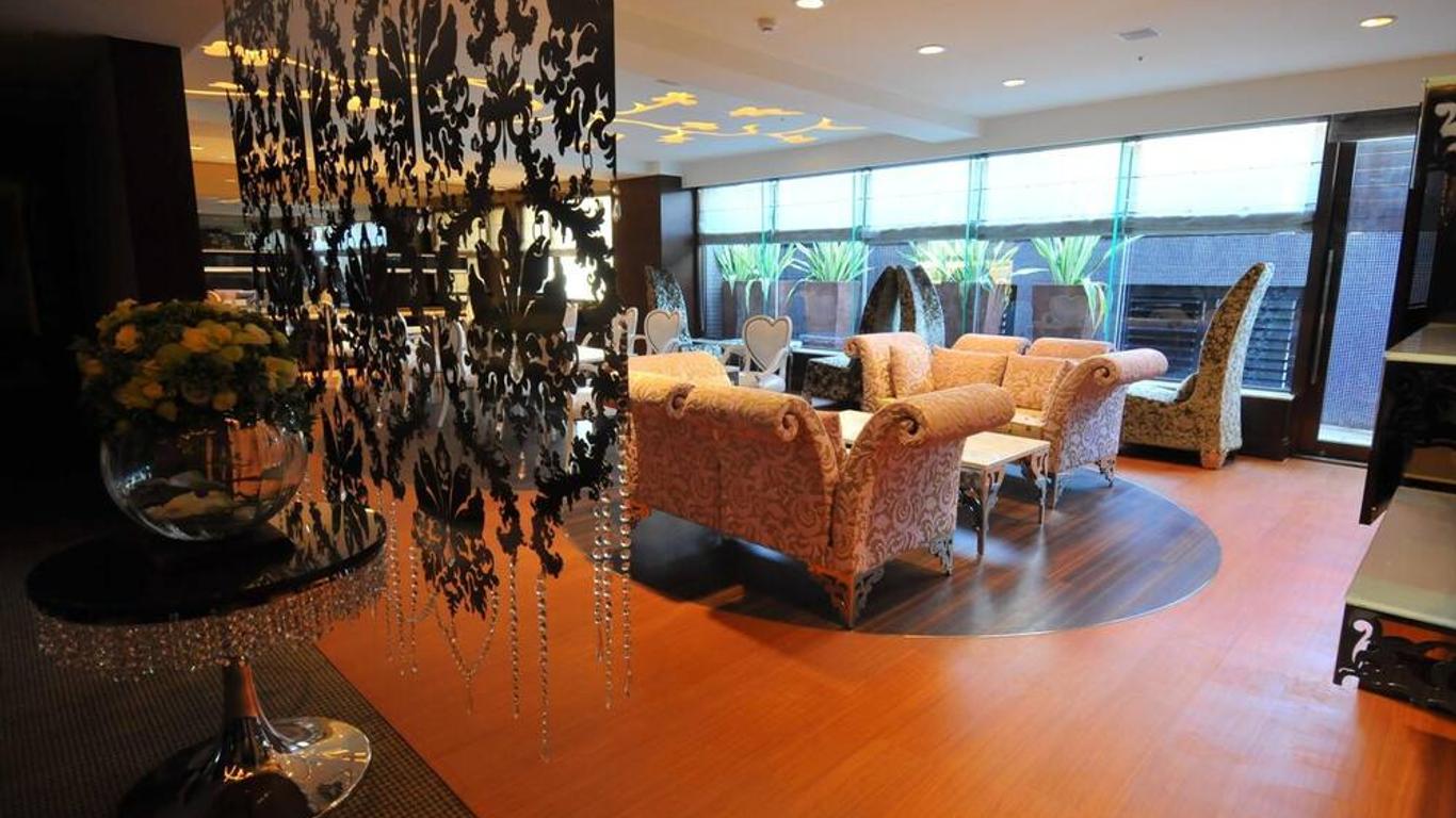 โรงแรมโมนาร์ค สกายไลน์