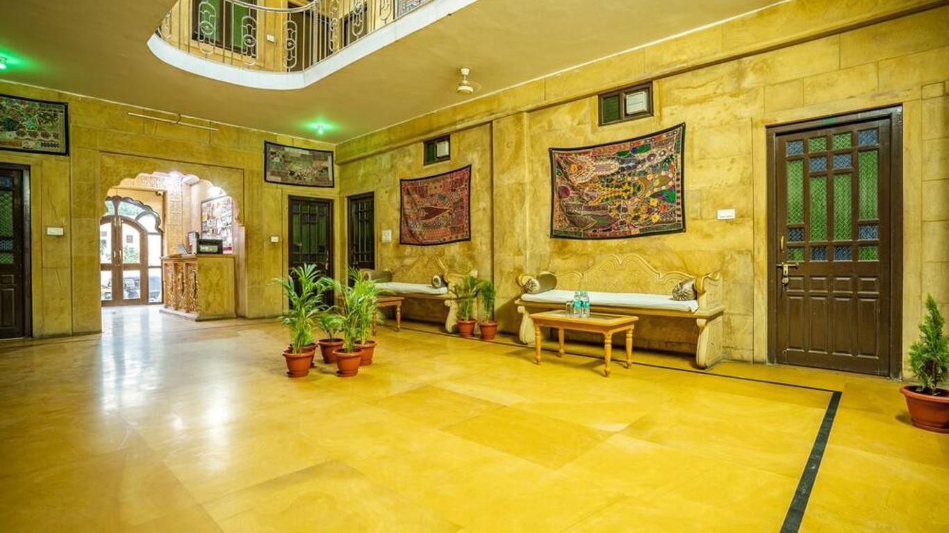 Hotel Marina Mahal