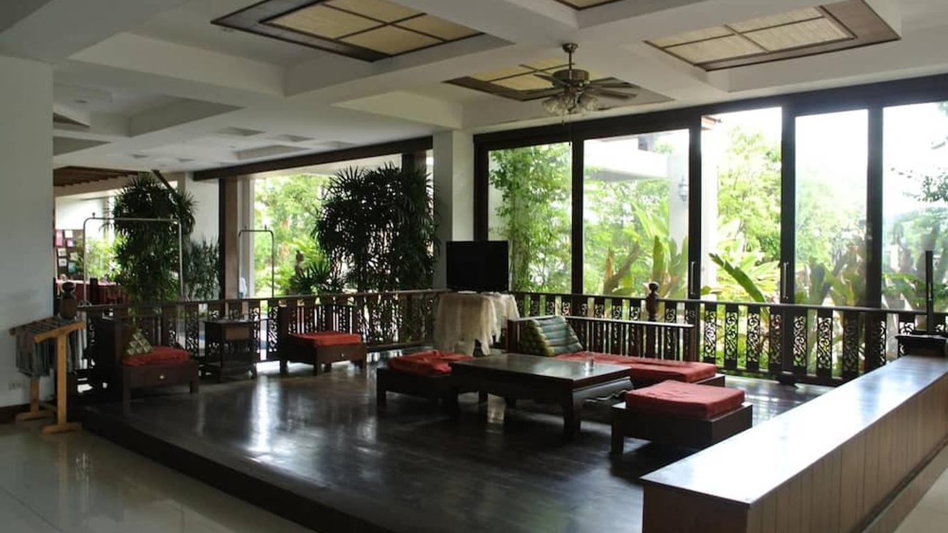 โรงแรมนานาบุรี