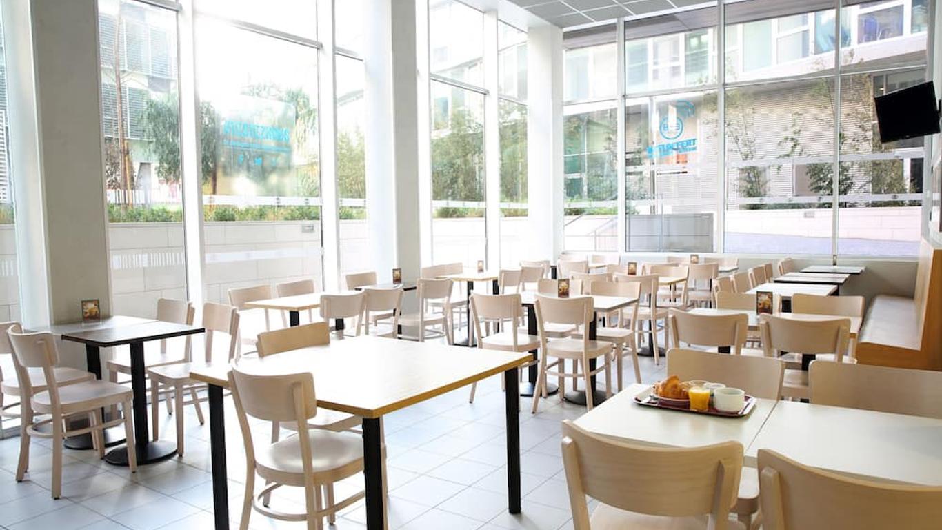 โรงแรม B&B Marseille Euromed