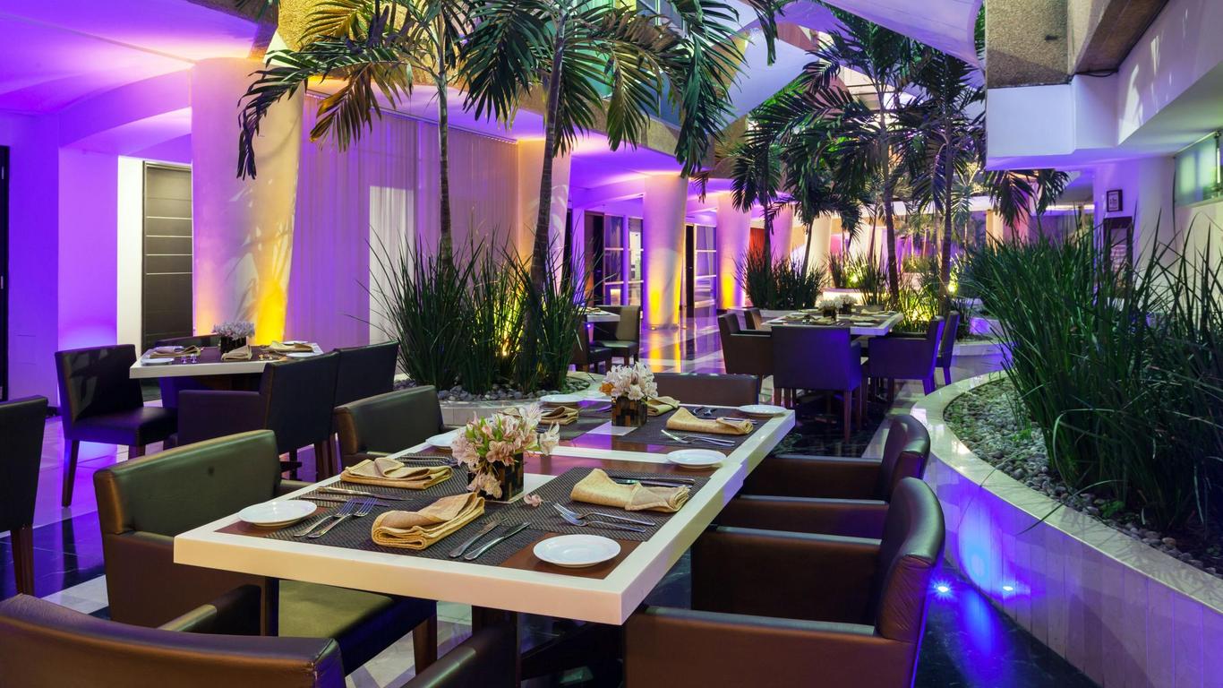 โรงแรมคราวน์ พลาซ่า โตลูกา แลงคาสเตอร์ บาย IHG