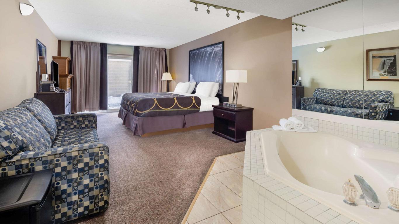 Super 8 โดย Wyndham Niagara Falls ด้วยน้ำตก