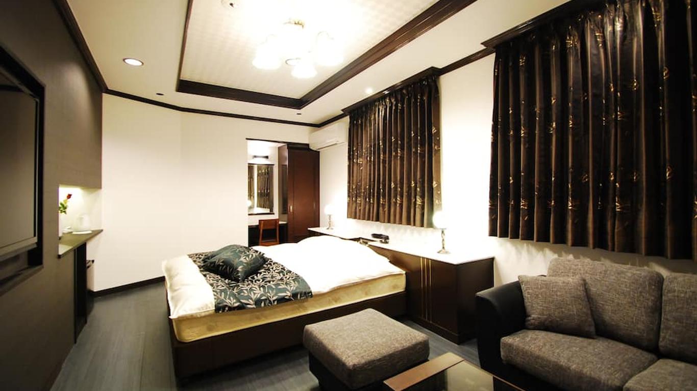 โรงแรมฟรีสไตล์ โอคายาม่า