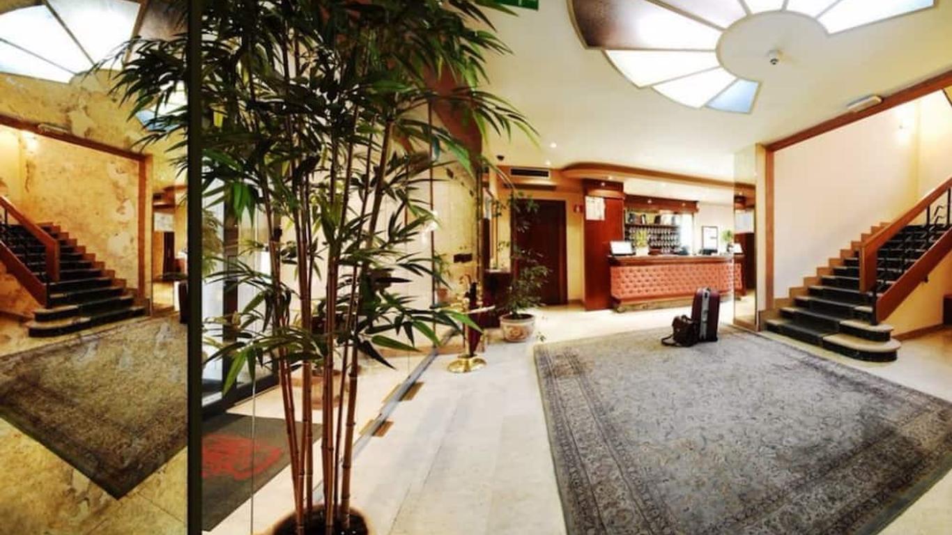 โรงแรมเอสเตนเซ