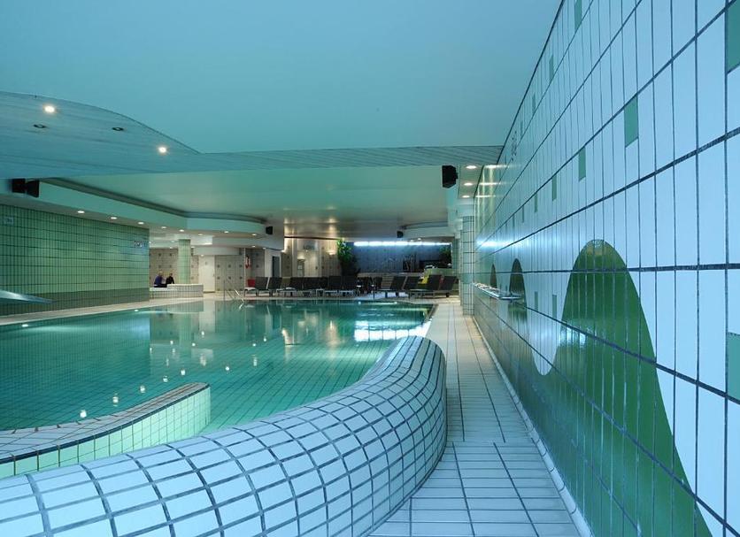 สระว่ายน้ำ รูปภาพ