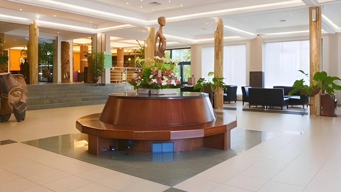โรงแรม ฮอลิเดย์ อินน์ แอครา แอร์พอร์ต บาย IHG