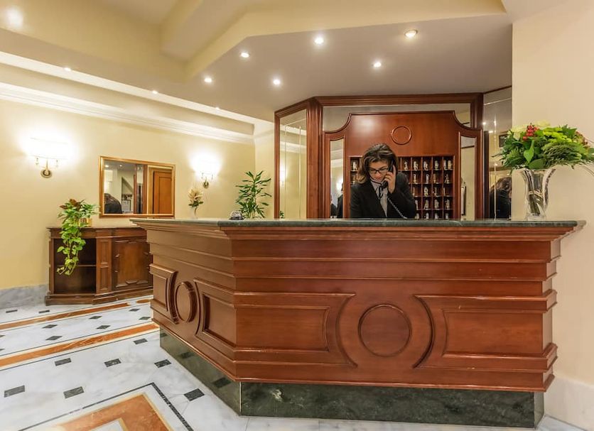 แผนกต้อนรับส่วนหน้า รูปภาพ