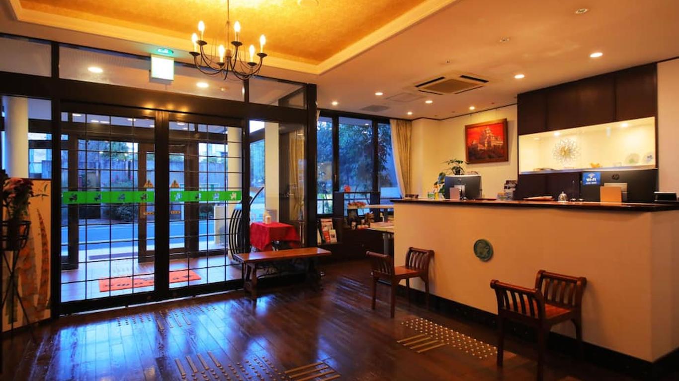 โรงแรมแคลร์ ฮิงาสะ