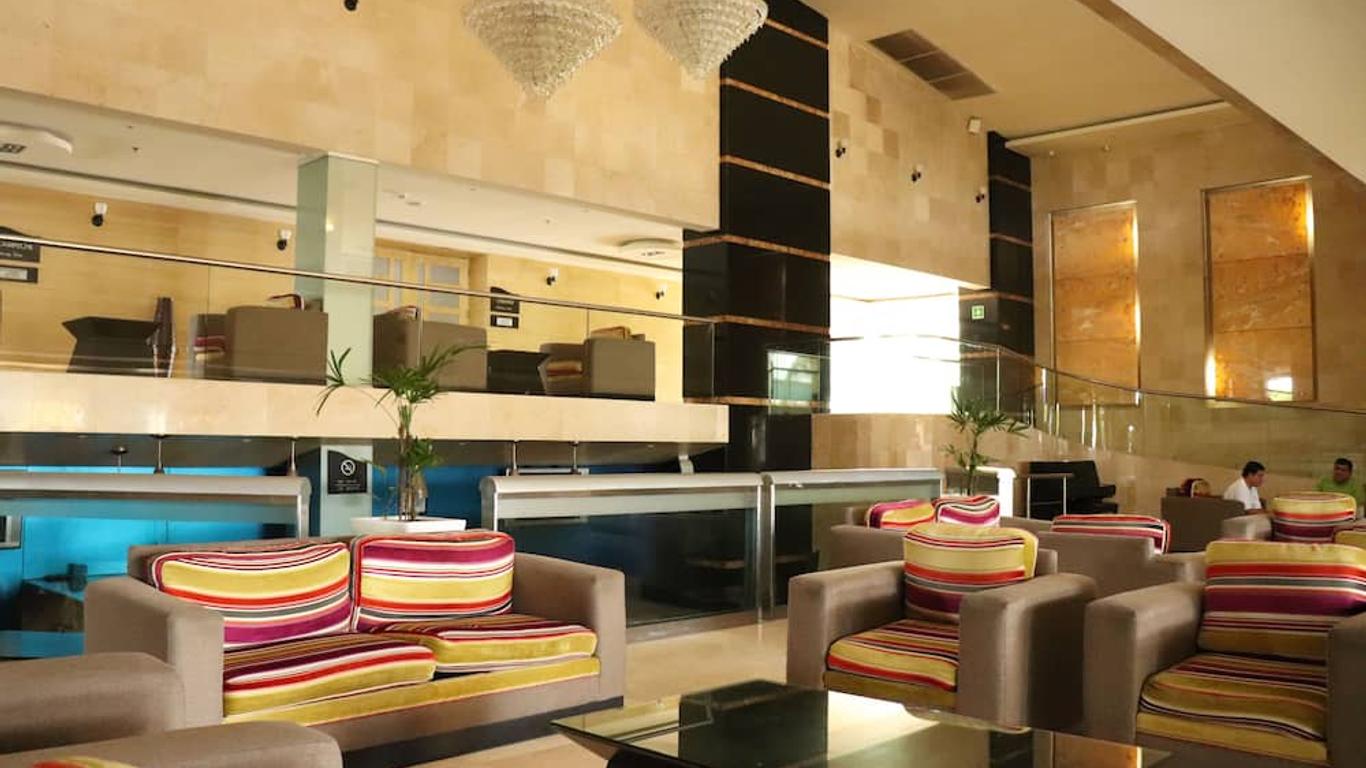 โรงแรมฮอลิเดย์ อินน์ วิลลาเฮอร์โมซา แอโรปูเอร์โต บาย IHG