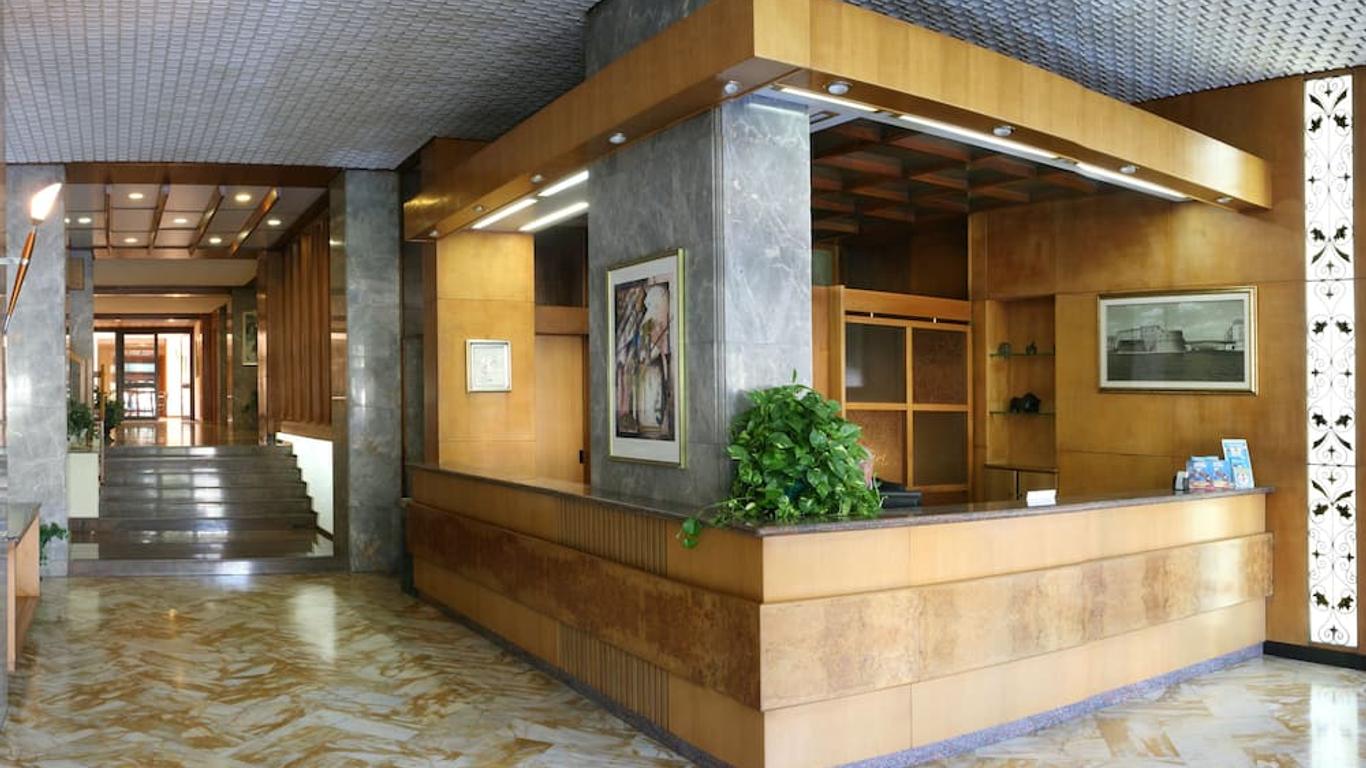 โรงแรมพลาซ่า