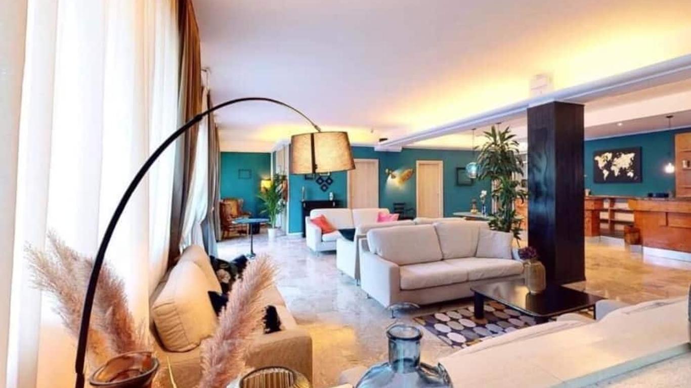 โรงแรม Helios Beach