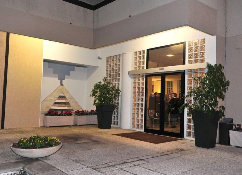 ทางเข้าโรงแรม รูปภาพ