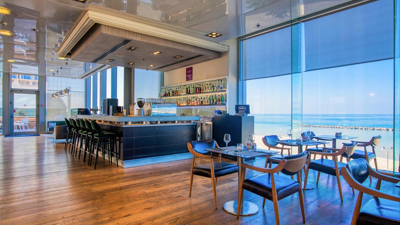 โรงแรม Crowne Plaza Tel Aviv Beach, โรงแรมของ IHG