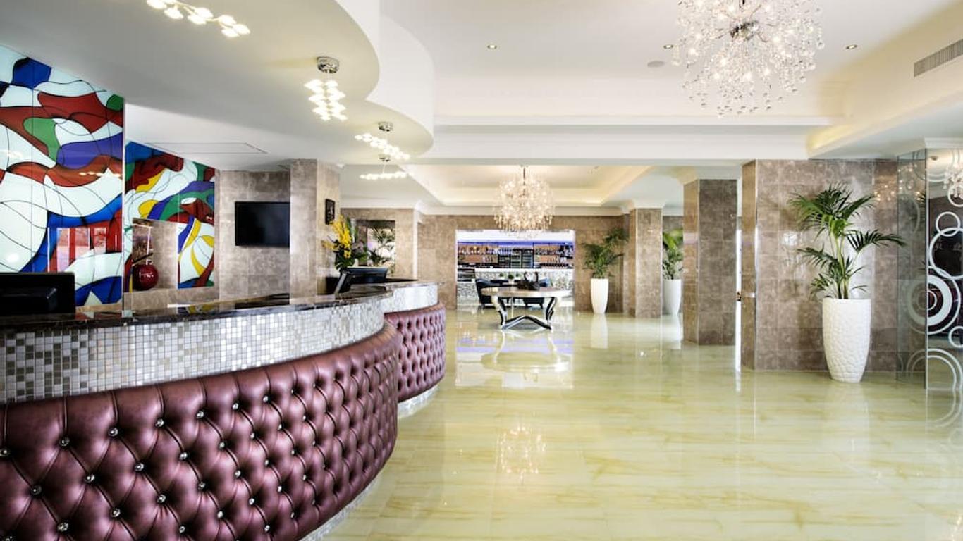 โรงแรมสวอนริเวอร์