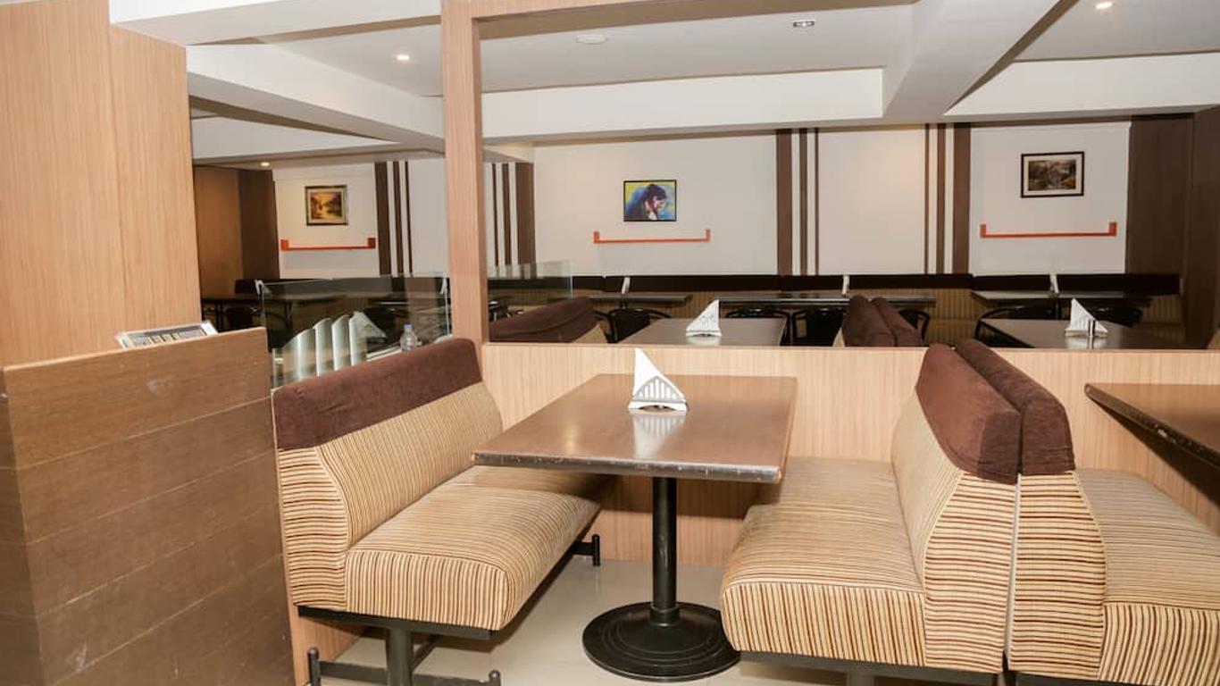 โรงแรม Grand Bee