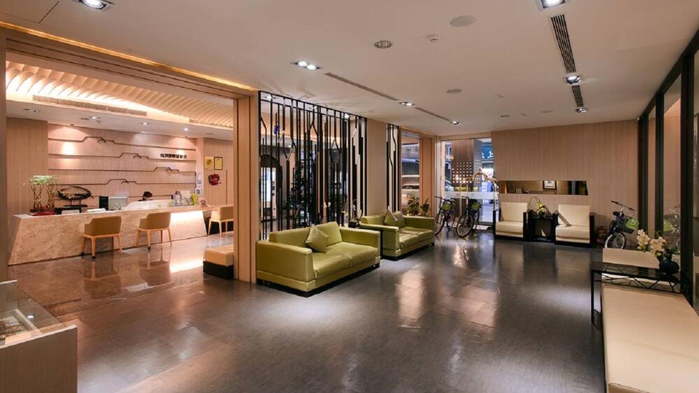 โรงแรมกีวีเอ็กซ์เพรส - สถานีเกาสง