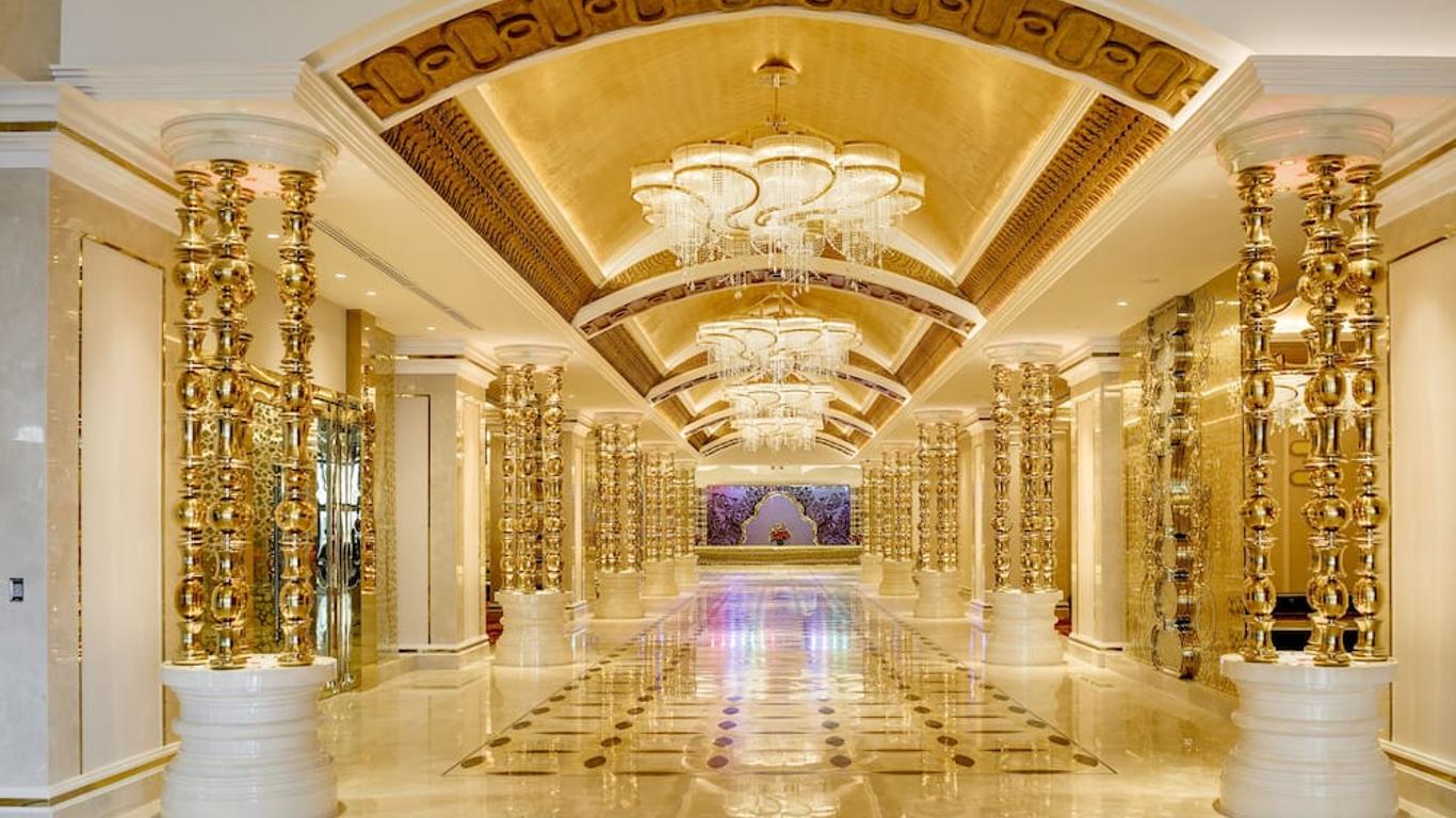 โรงแรม&ศูนย์รวมความบันเทิงนากาเวิร์ล