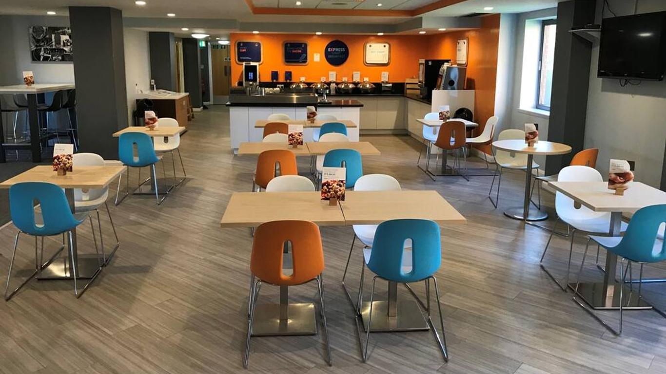 โรงแรม ฮอลิเดย์ อินน์ เอ็กซ์เพรส เบอร์มิงแฮม - แคสเซิล บรอมวิช บาย IHG