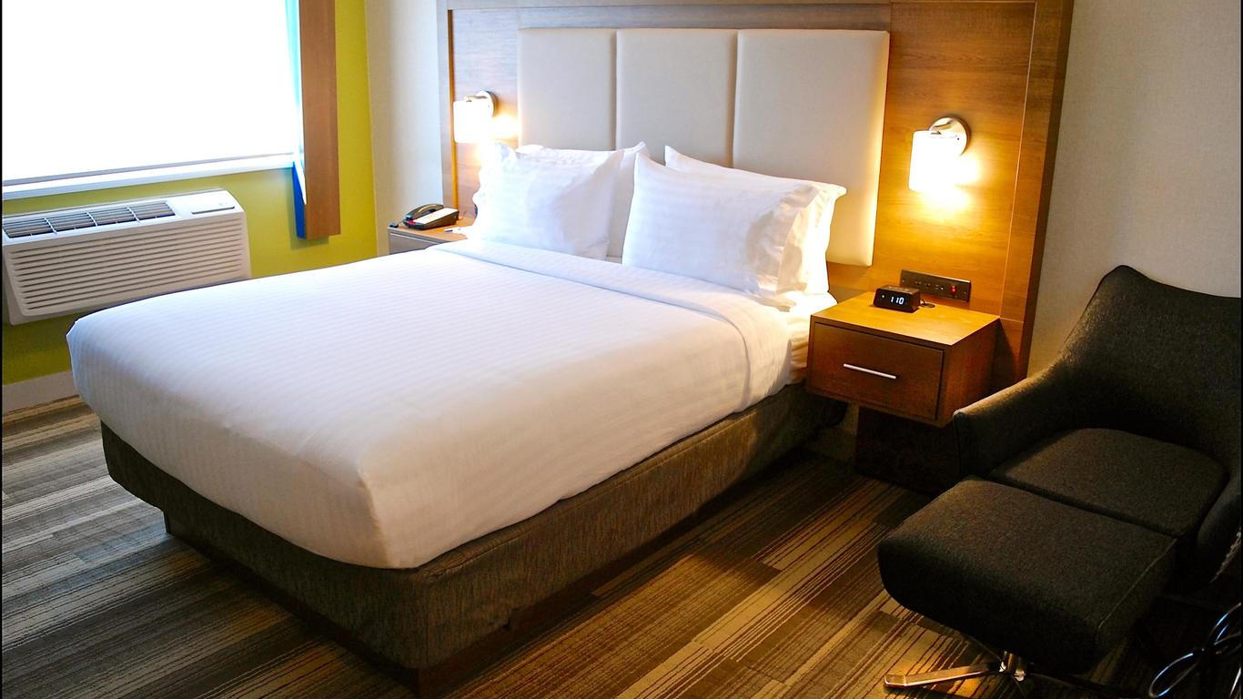 โรงแรม ฮอลิเดย์ อินน์ เอ็กซ์เพรส แวนคูเวอร์ แอร์พอร์ต ริชมอนด์ บาย IHG