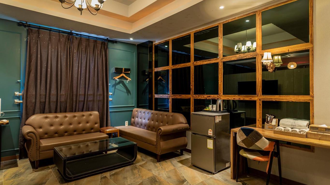 โรงแรม 109