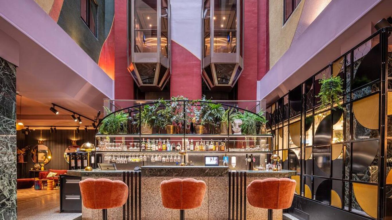 โรงแรม Hubert Grand Place