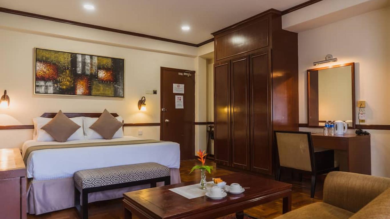 โรงแรมชาห์ส วิลเลจ