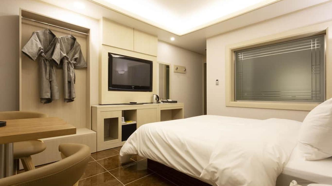 โรงแรมทิโรล