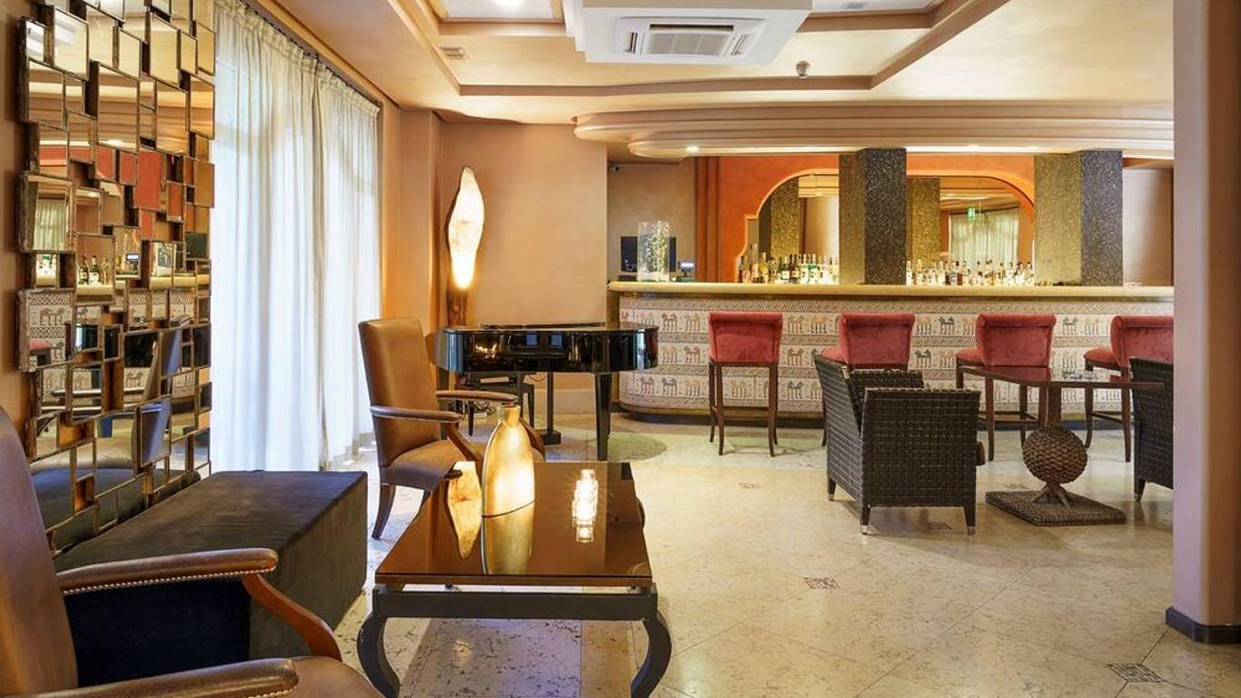 โรงแรมโรมาโนพาเลซ ลักเชอรี่