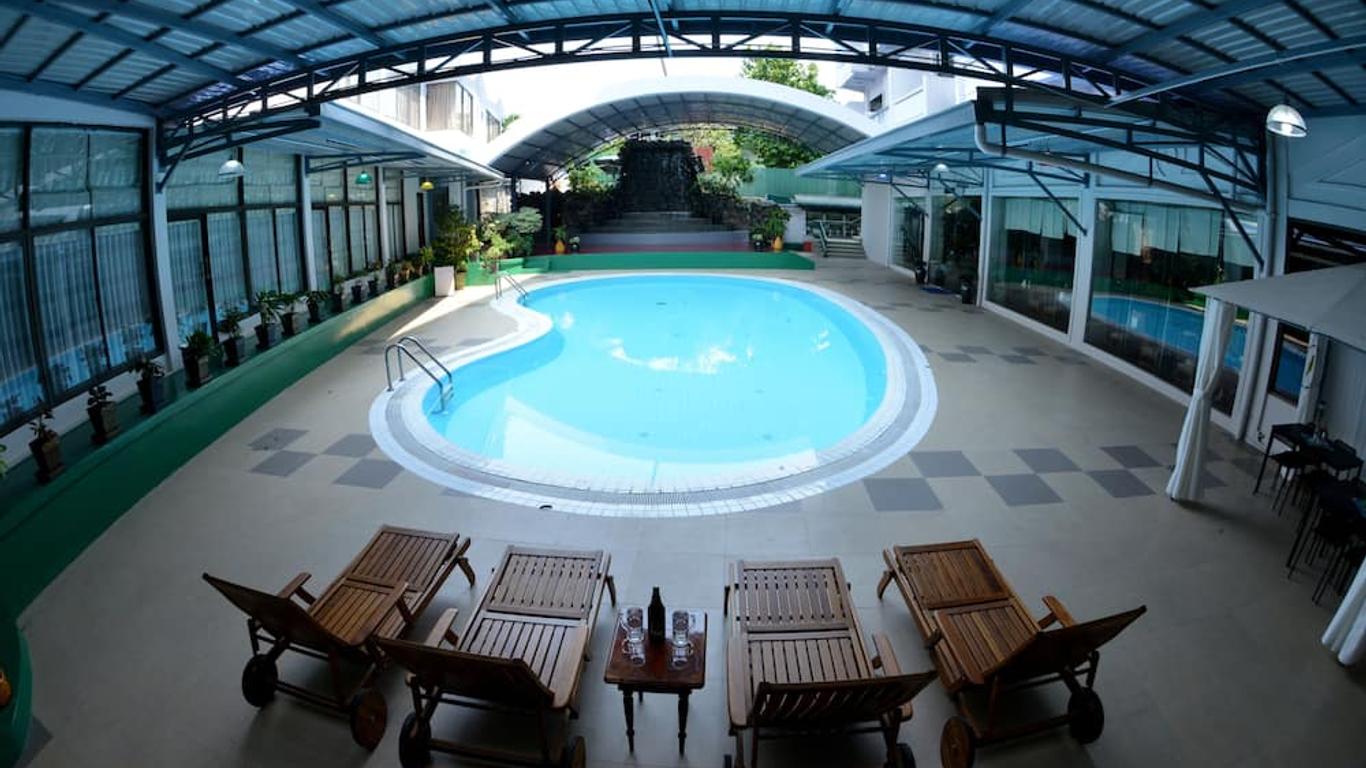 โรงแรมโกลเด้น บัตเตอร์ฟลาย