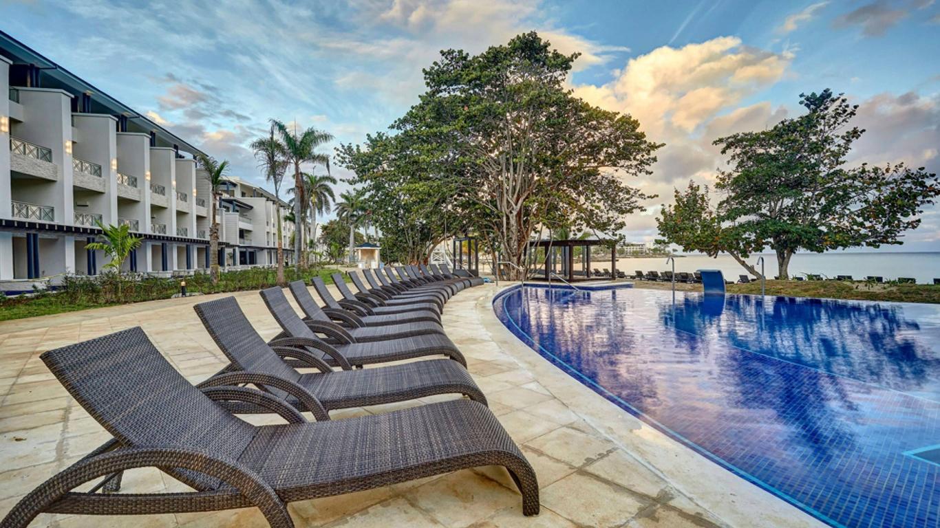รอยัลตัน เนกริล, โรงแรมออลอินคลูซีฟ คอลเลกชั่นออโตกราฟ