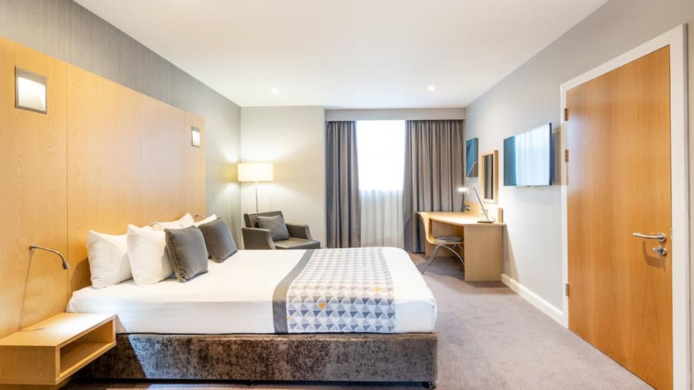 โรงแรม ฮอลิเดย์ อินน์ ลอนดอน - ลูตัน แอร์พอร์ต บาย IHG