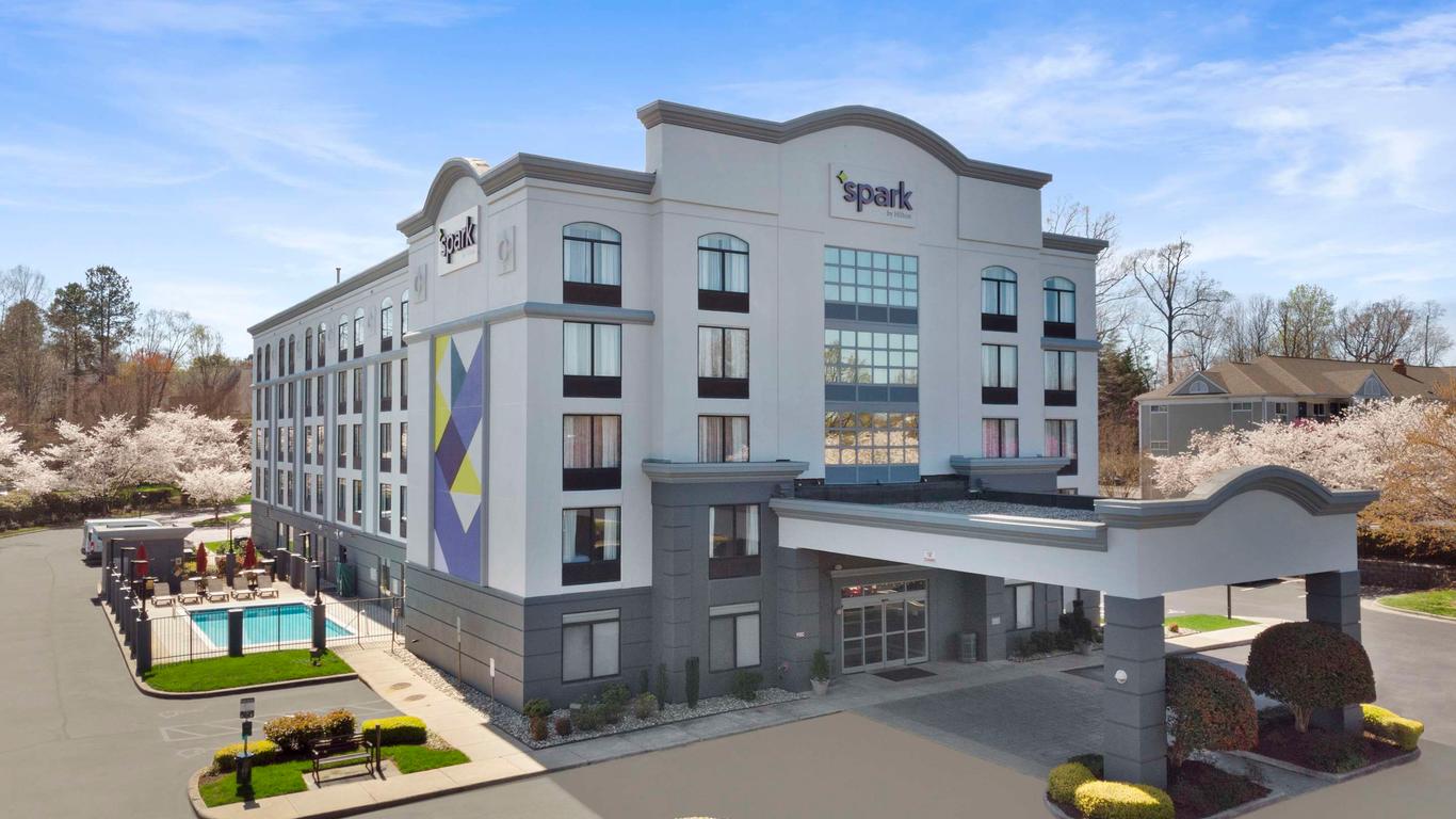 สปาร์คโดย Hilton Greensboro