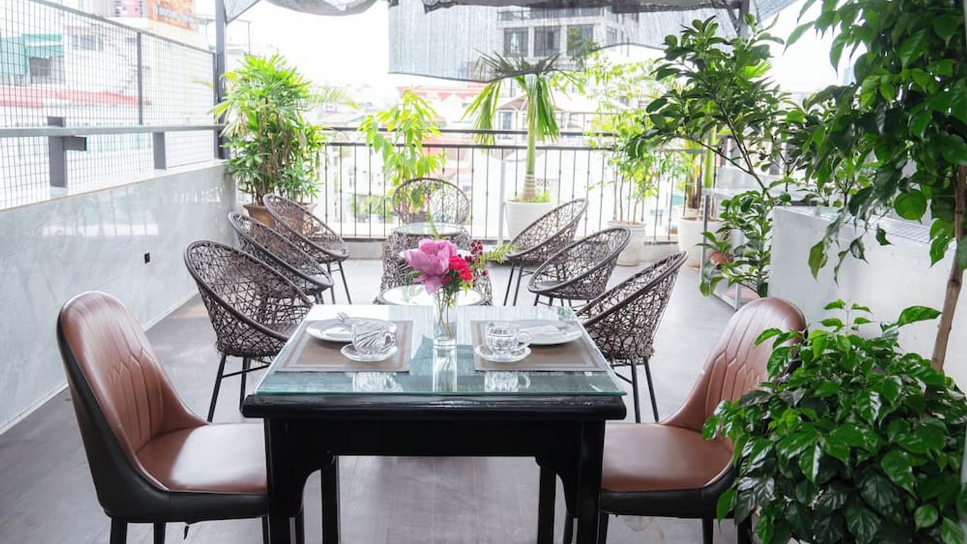 โกลเดน โรส พรีเมียม โฮเทล