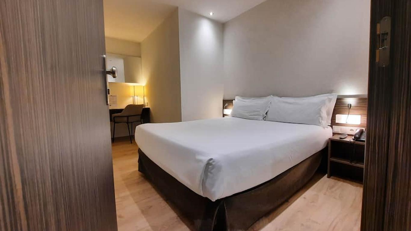 Air Rooms Madrid by HelloSky เอร์ รูมส์ มาดริด บาย เฮลโลสกาย