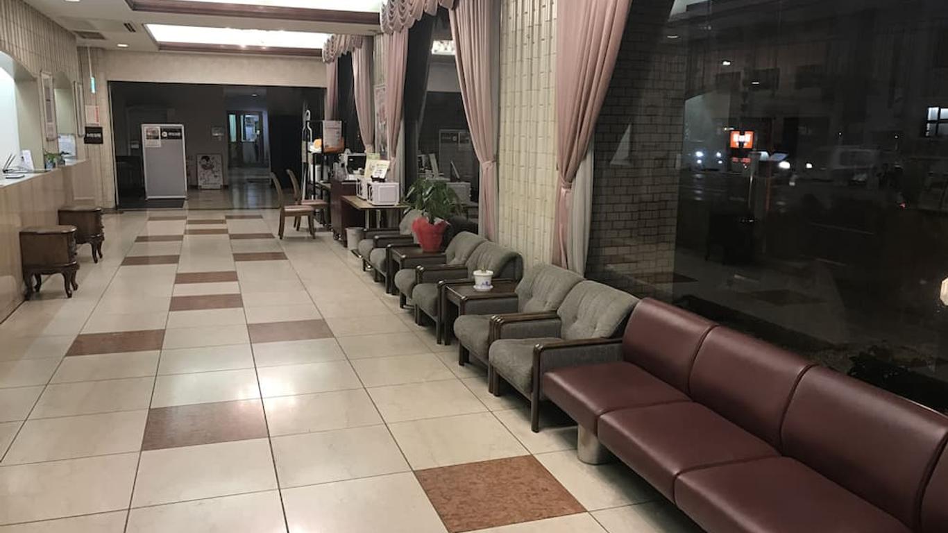 โรงแรมคราวน์ ฮิลส์ มัตสึยามะ