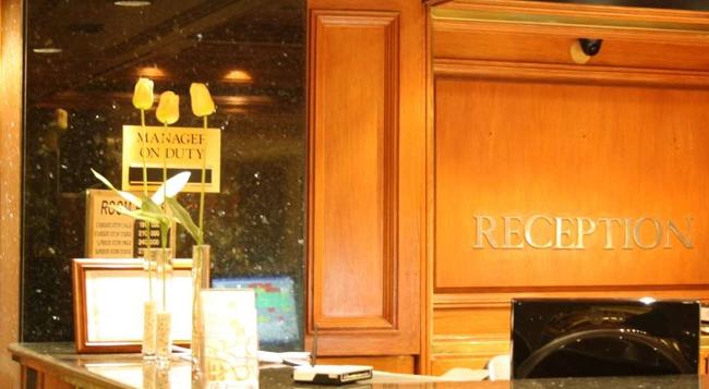 Grand Hotel Beirut - Beirut - Front desk