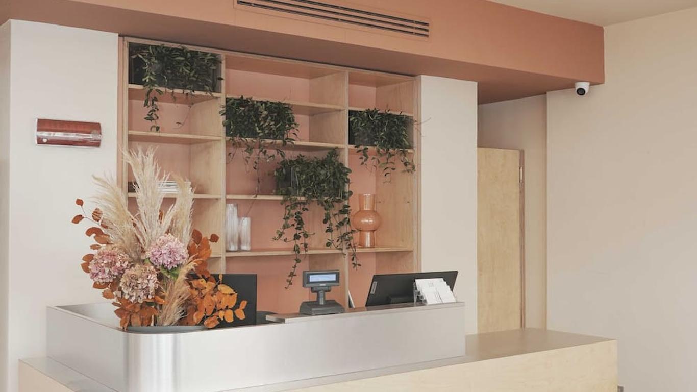 โรงแรม Moderno