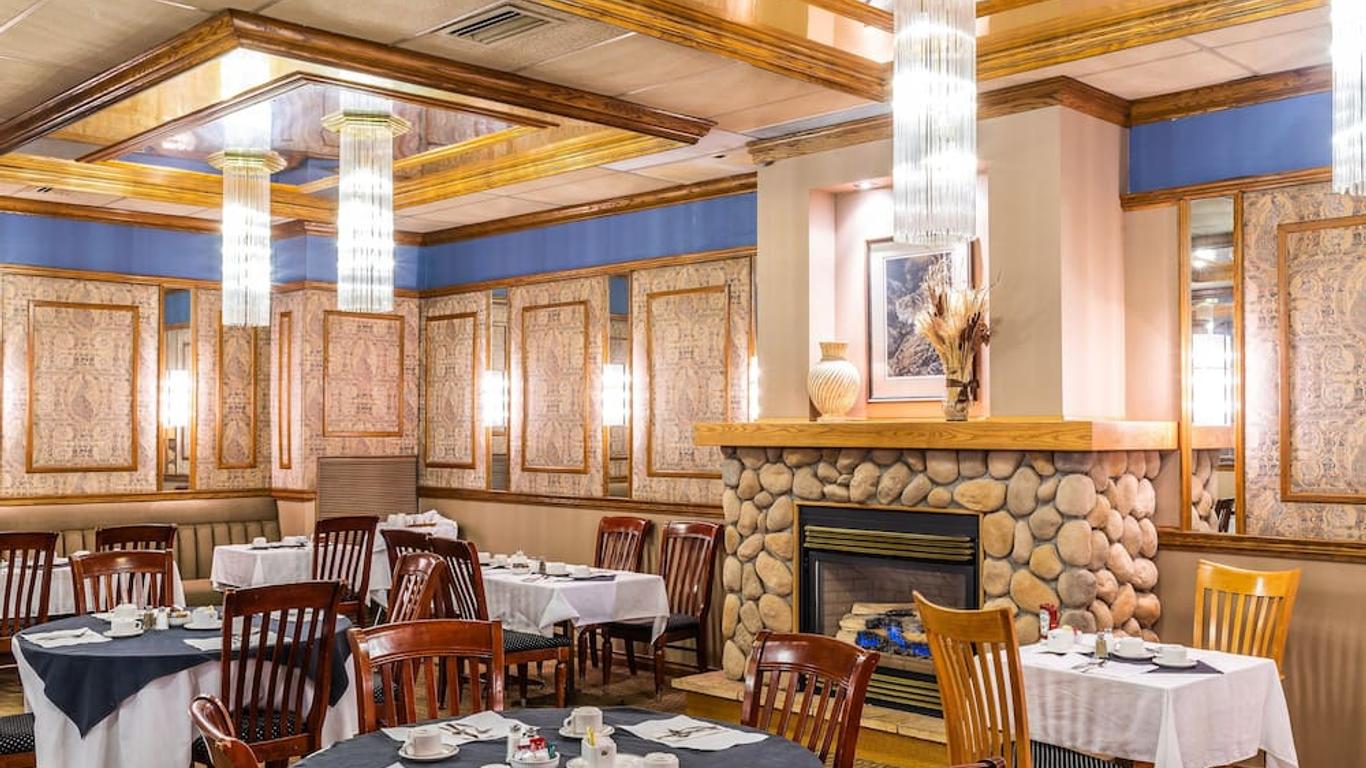 โรงแรม Ramada โดย Wyndham Thunder Bay Airlane