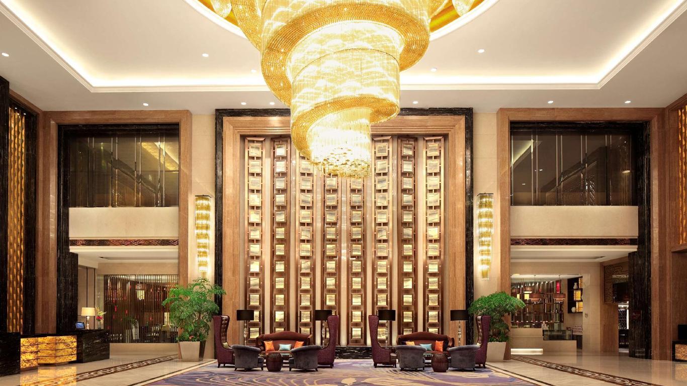 โรงแรมดับเบิลทรีบายฮิลตัน ชาร์ล็อต