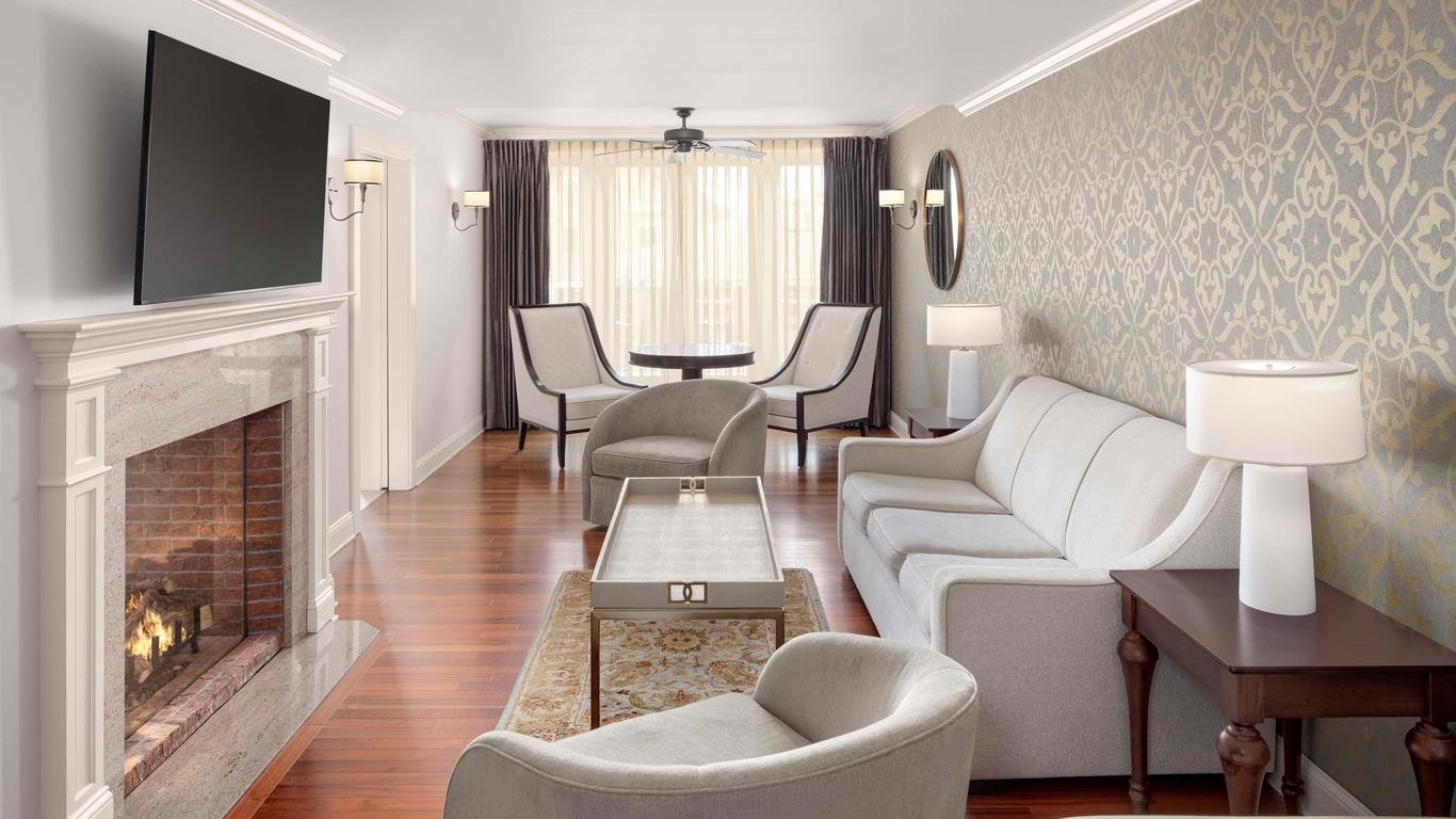 โรงแรมพอร์ตแลนด์ รีเจนซี แอนด์สปา