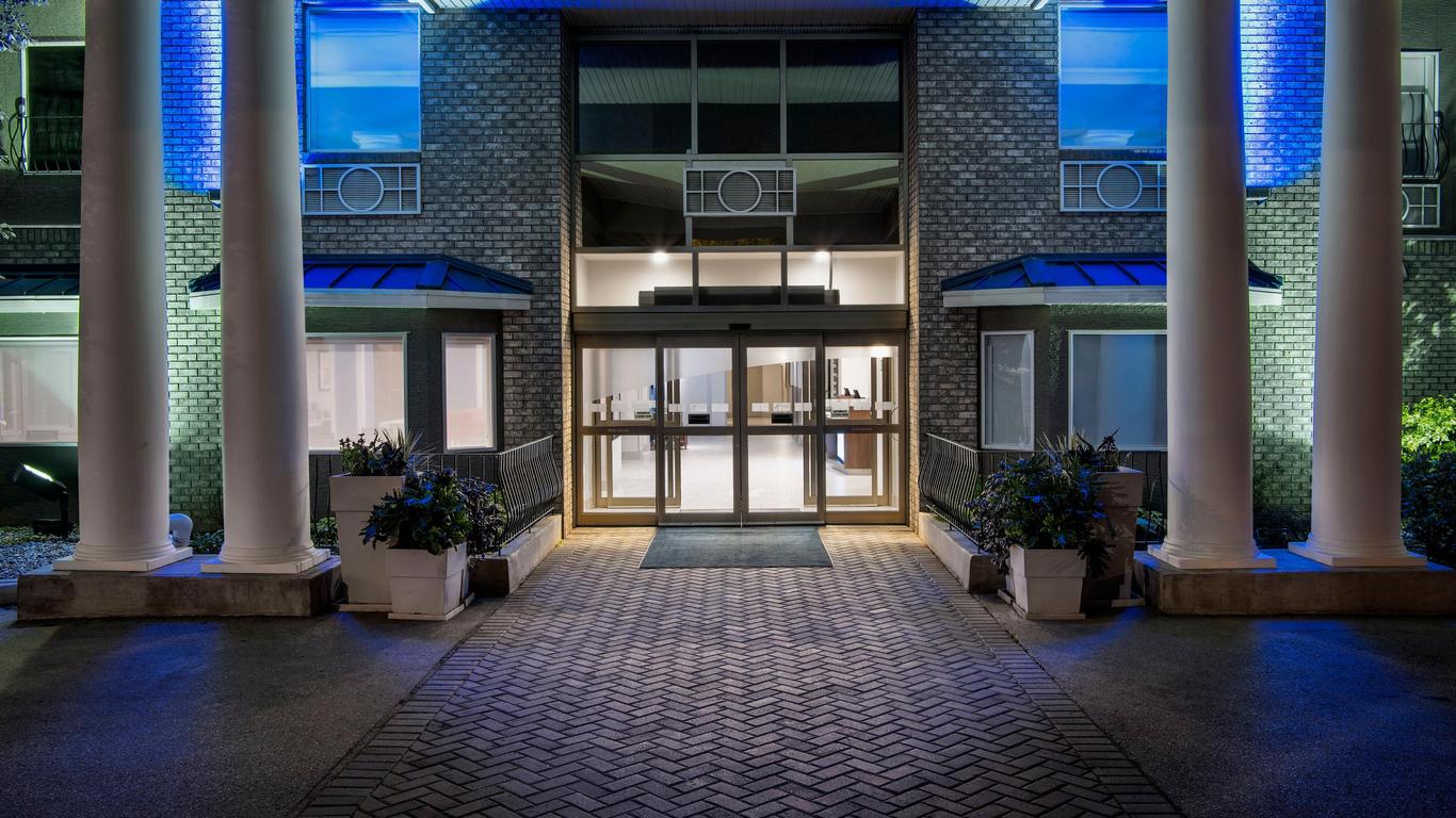 Holiday Inn Express & Suites Saskatoon, an ไอเอชจี โรงแรม