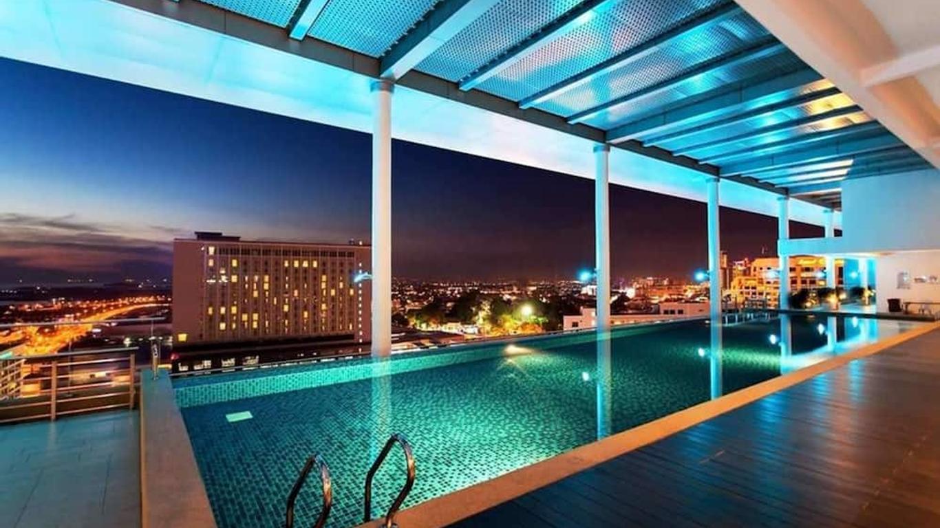 โรงแรมและห้องชุดเดอะสเตรทส์
