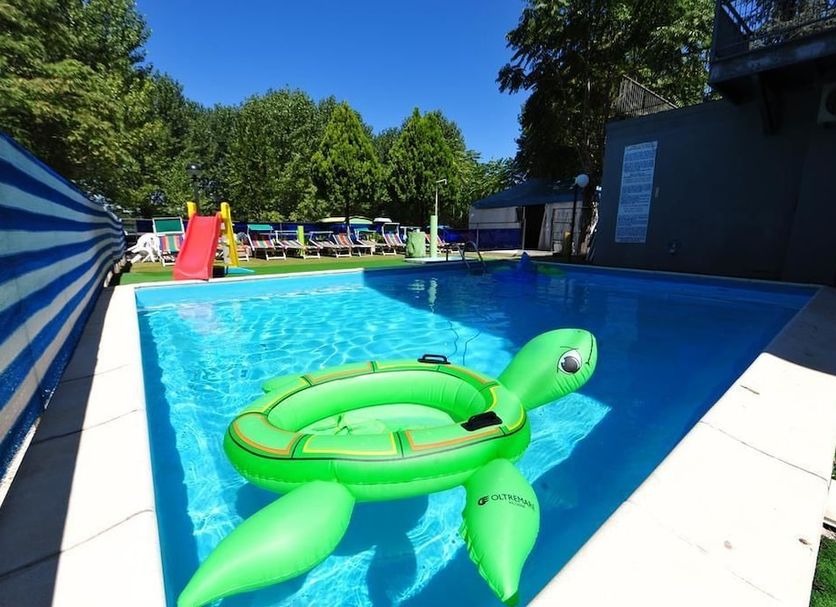 สระว่ายน้ำ รูปภาพ